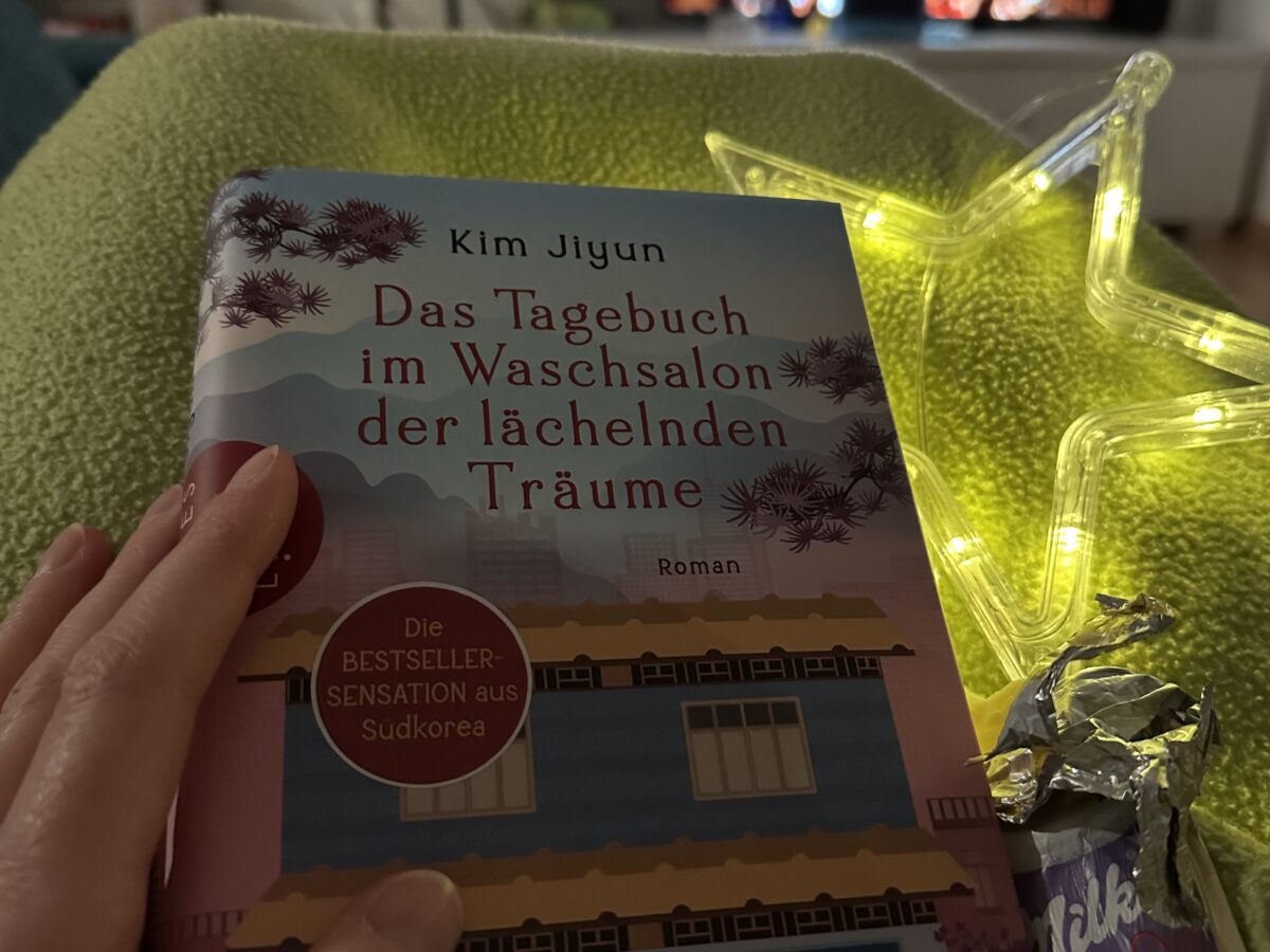 Rezension – „Das Tagebuch im Waschsalon der lächelnden Träume“ von Kim Ji Yoon